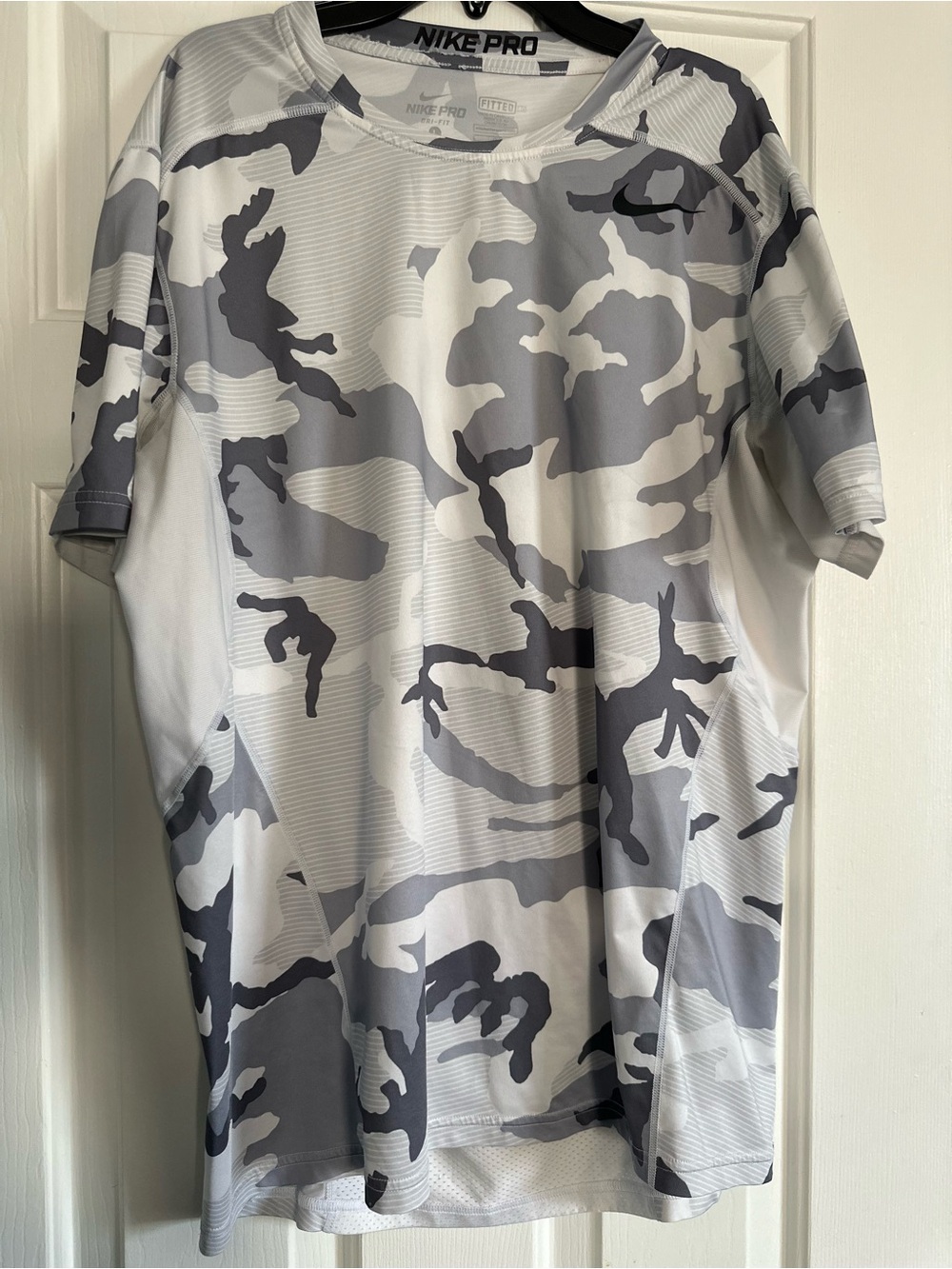Nike Short Sleeve Performance Tee in White and Gray Camo
